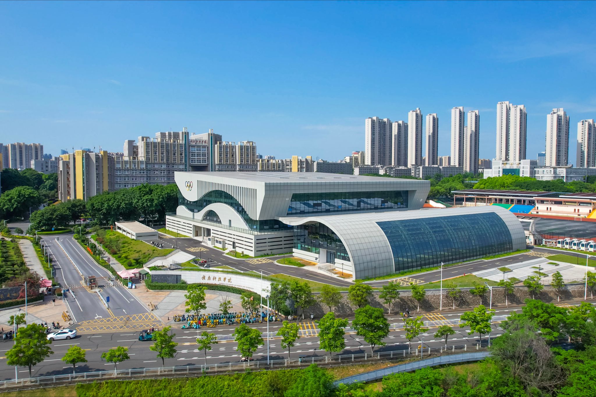 在家校党委班子成员